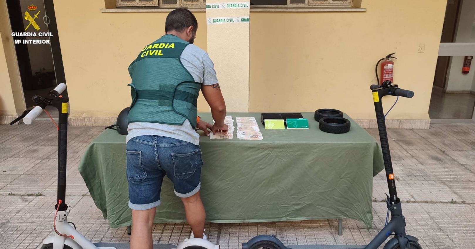 Material intervenido por la Guardia Civil.