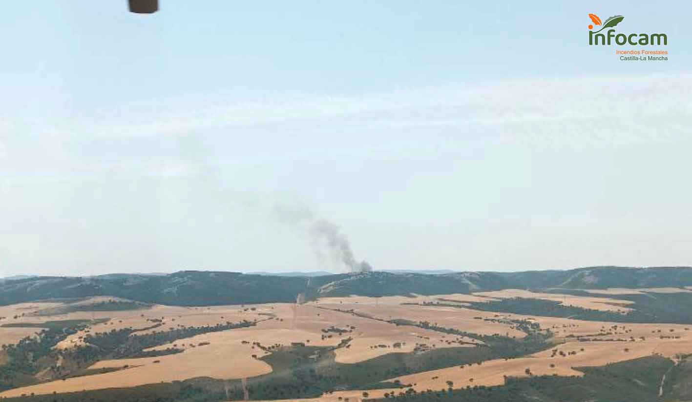 Vista aérea del incendio en Puebla de don Rodrigo.