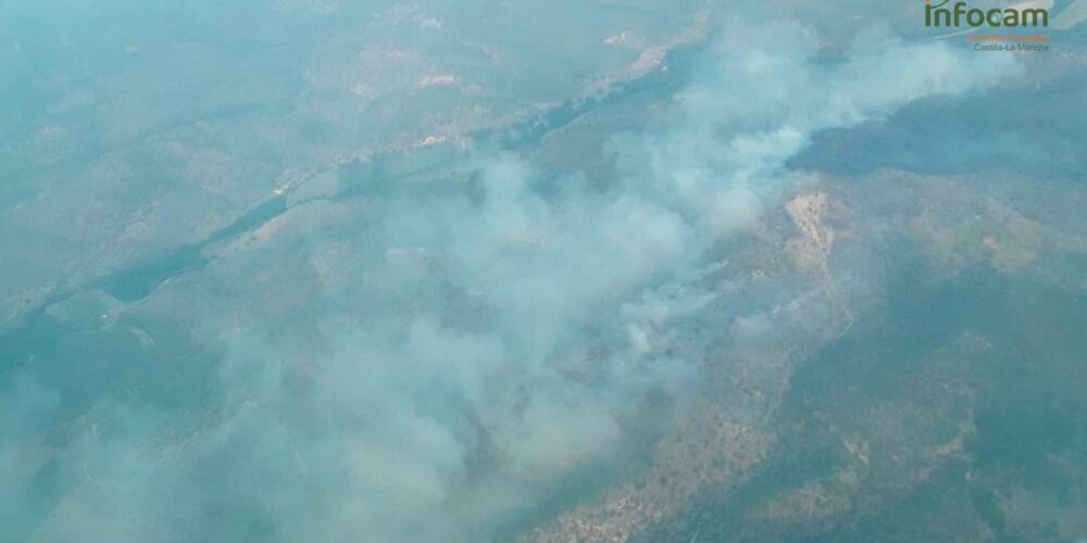 El incendio de Casas de Lázaro ya afecta a 160 hectáreas.