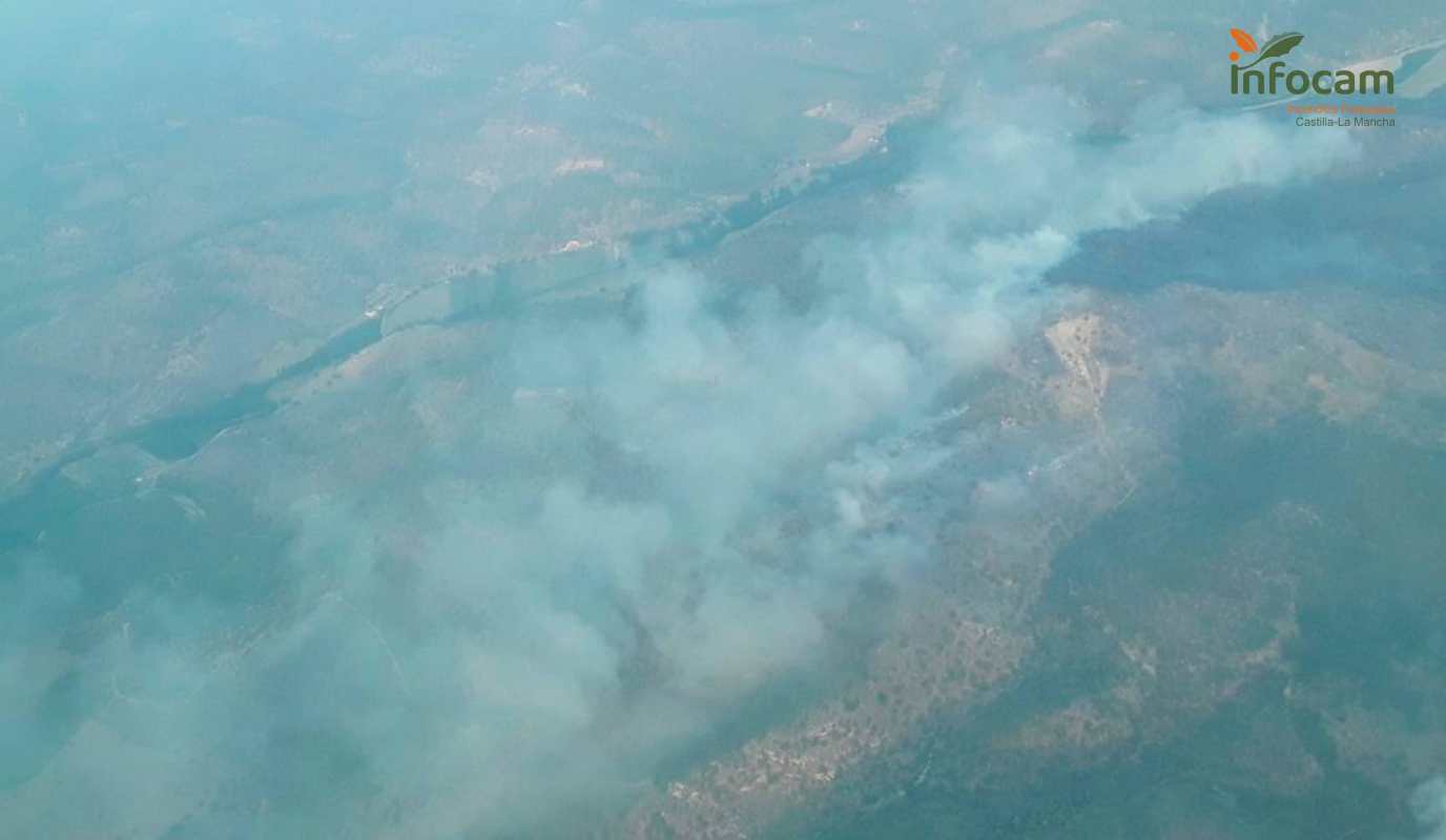El incendio de Casas de Lázaro ya afecta a 160 hectáreas.