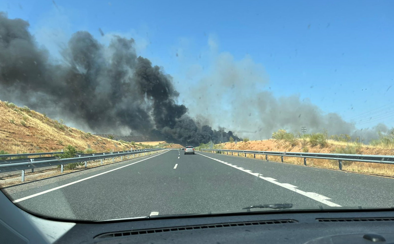 El humo, visto desde la carretera.