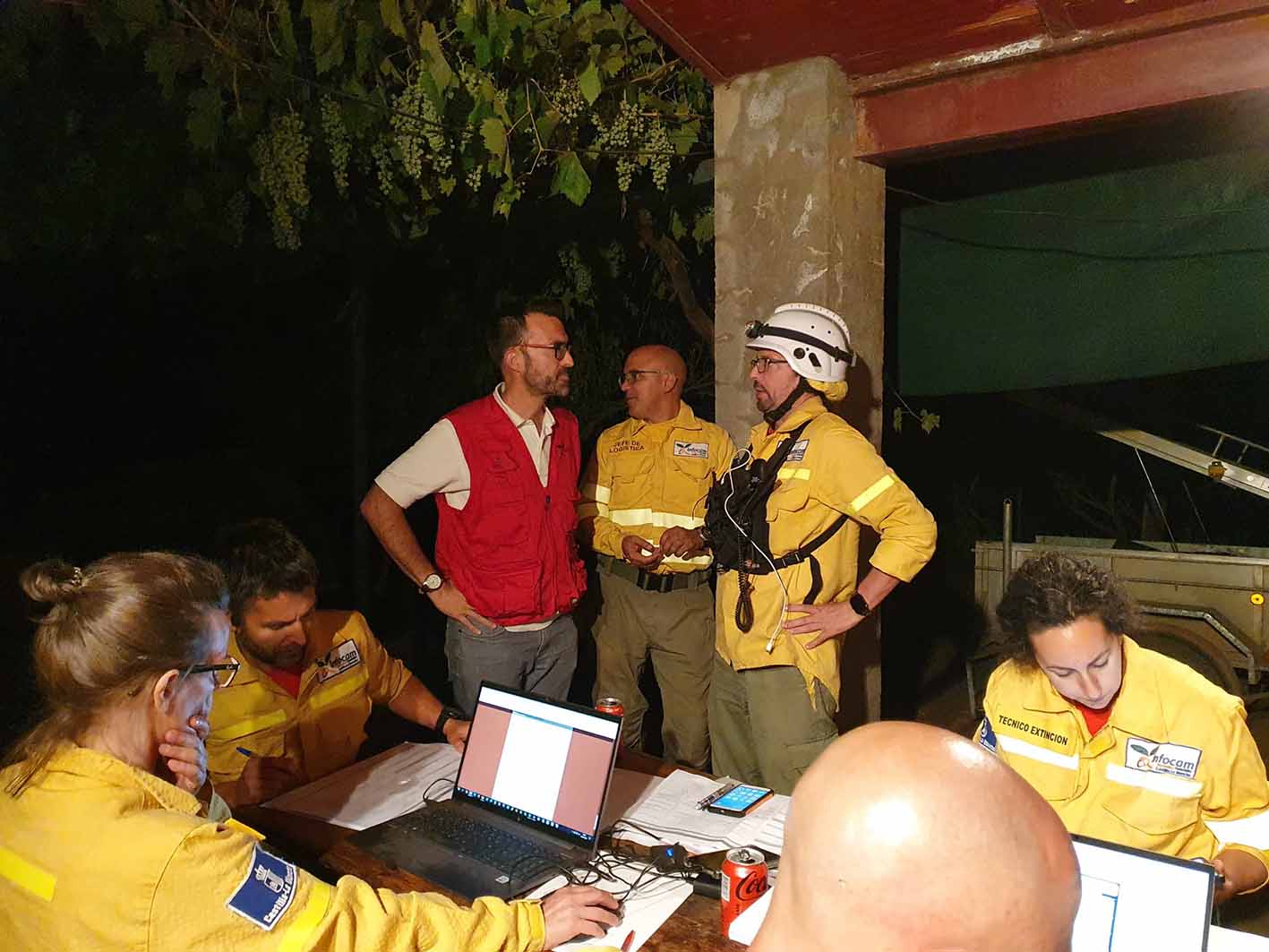 Puesto de mando en el incendio de Sevilleja de la Jara.