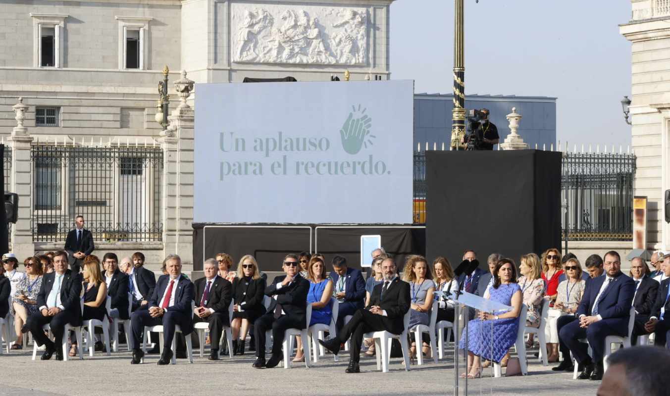 Homenaje a las víctimas de la Covid-19 en Madrid, al que ha asistido Page.
