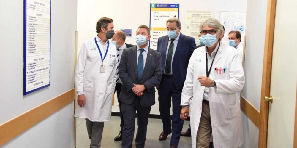 Visita de Page al Hospital de Albacete.