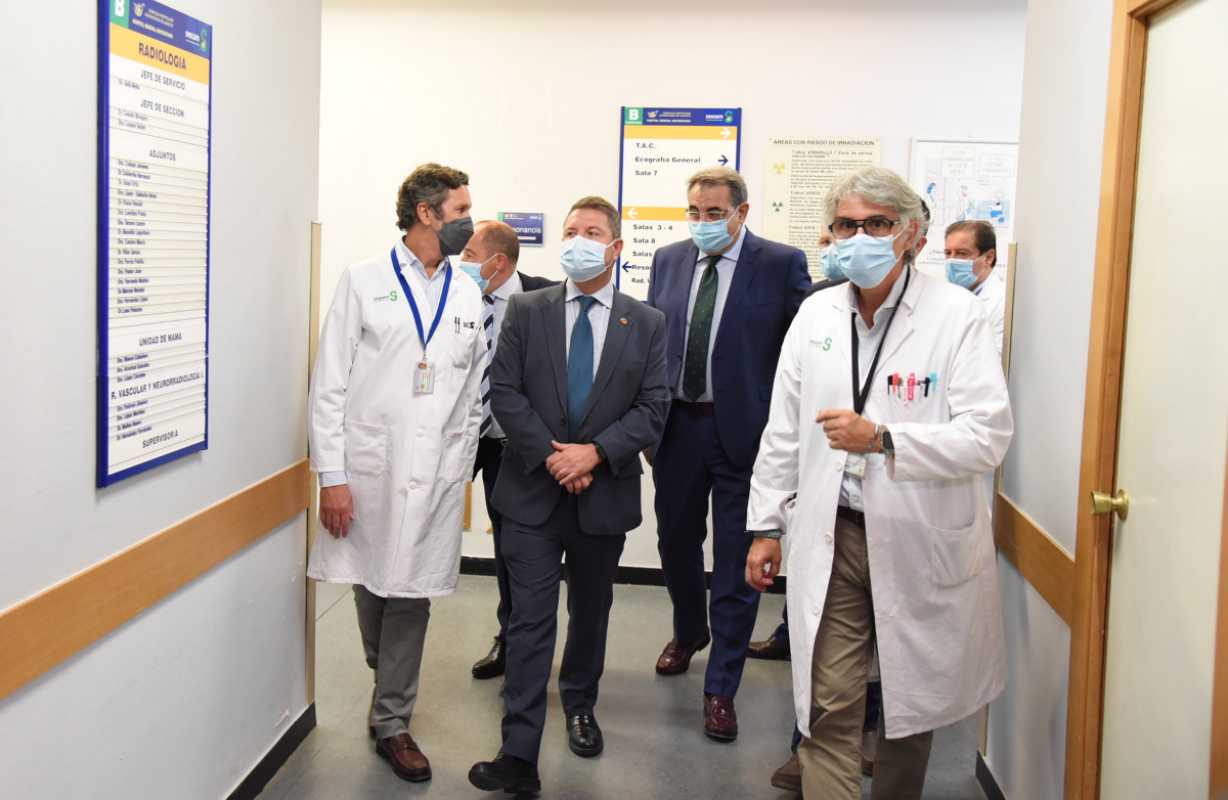 Visita de Page al Hospital de Albacete.