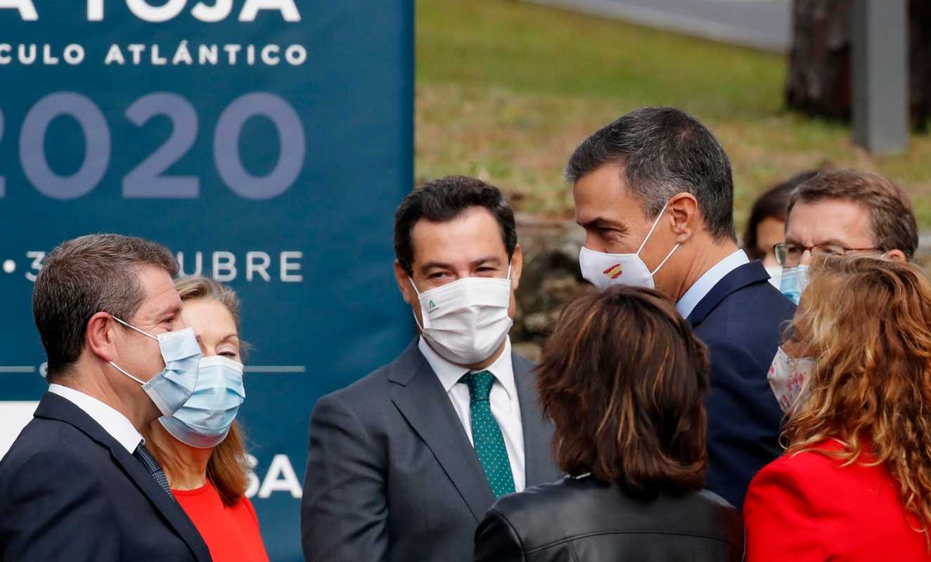 Emiliano García-Page, Juanma Moreno y Pedro Sánchez, en una imagen de archivo.