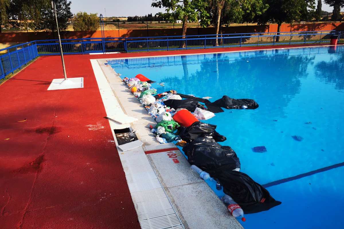 Piscina de Azuqueca de Henares afectada por el vandalismo