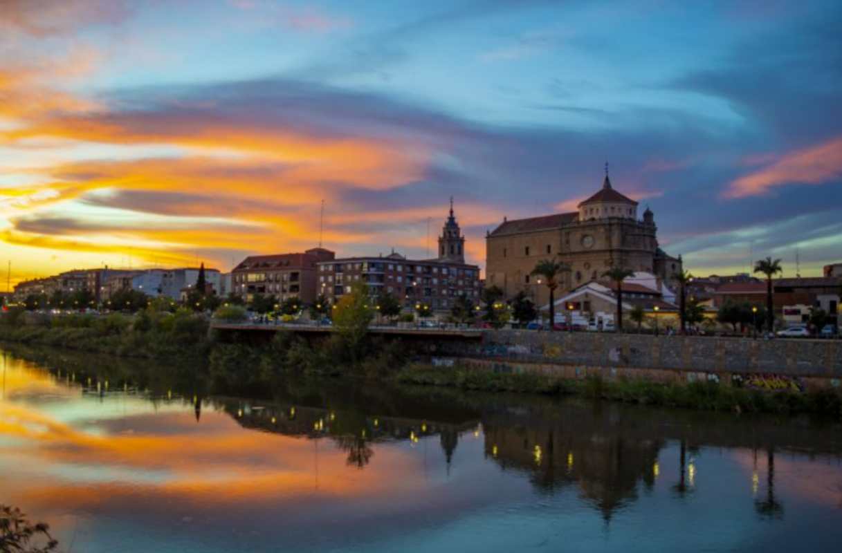 ©️Fotografía Ganadora del Concurso “Los 22 lugares del 22” de Turismo Castilla-La Mancha. Localización: Talavera. Autor: Óscar González Moreno. Título: "Atardecer desde el Puente Romano".