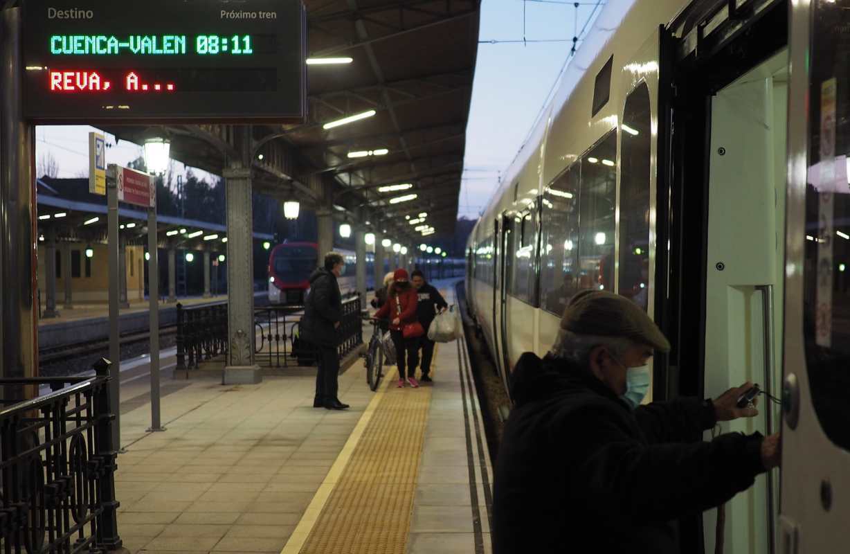 La línea de tren convencional que pasa por Cuenca hoy hará su último viaje. Foto: Jacobo de Pedro Fernández.
