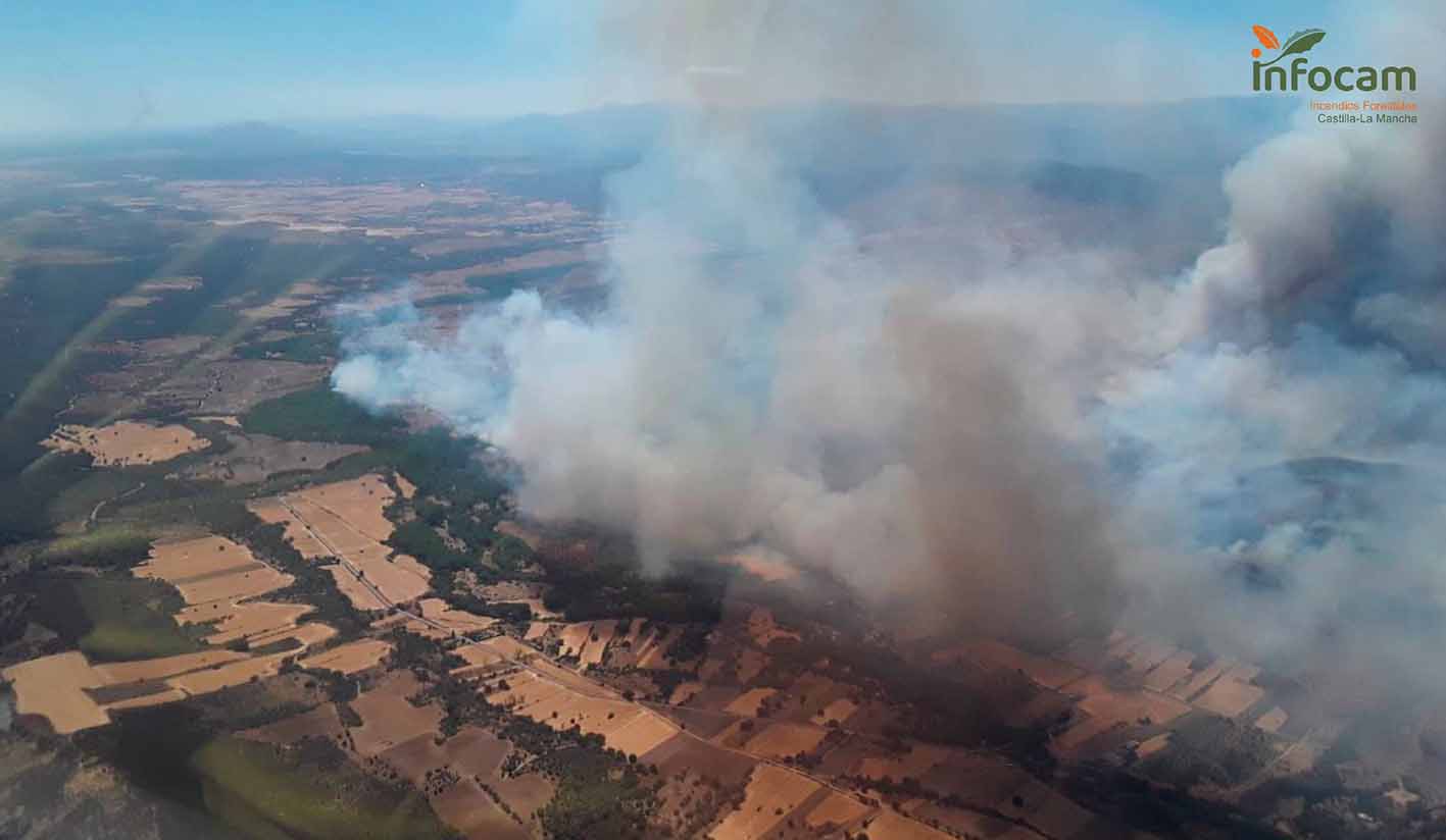 Imagen del incendio en Valdepeñas de la Sierra facilitada por Plan Infocam.
