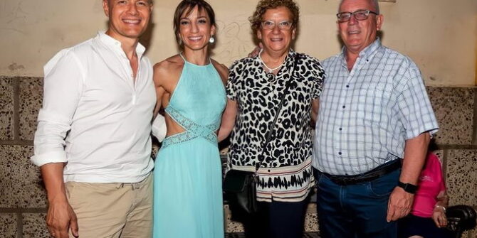 Sandra Sánchez, junto a su marido, Jesús; y sus padres.