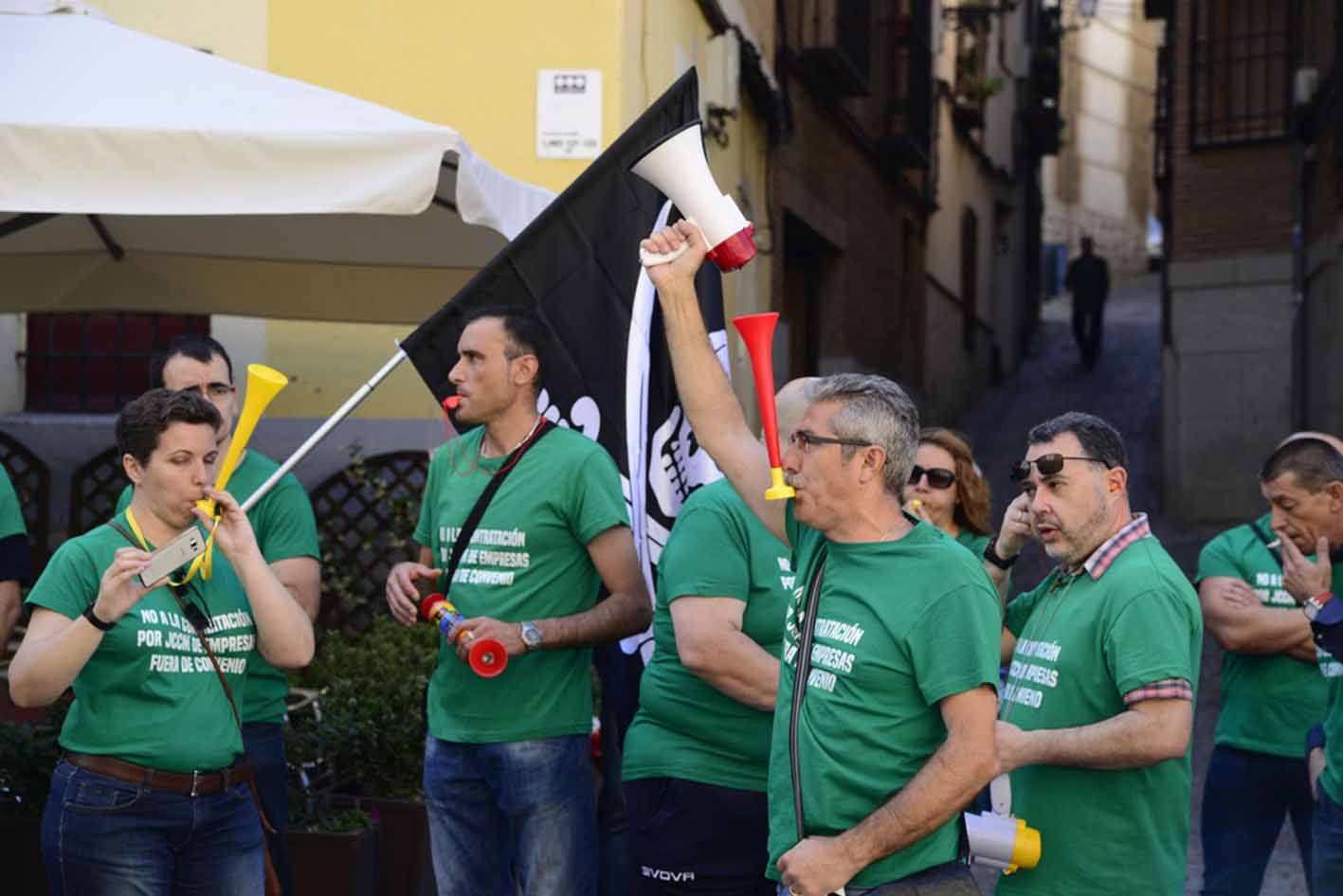 En la foto, vigilantes protestando por las condiciones de una contrata anterior.