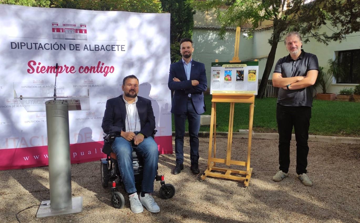 Presentación del Cine de Verano en los Jardines del Chalet Fontecha, en Albacete.