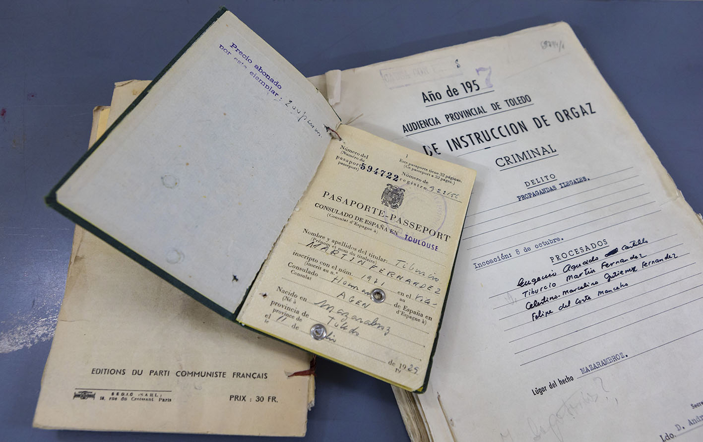 Cuatro publicaciones comunistas, de Marx, Engels, Lenin y Dolores Ibárruri, halladas en la casa de un vecino de Toledo en 1957, cuando en España eran ilegales, tuvieron como consecuencia varias detenciones por labor "subversiva". Foto: EFE/Ángeles Visdómine