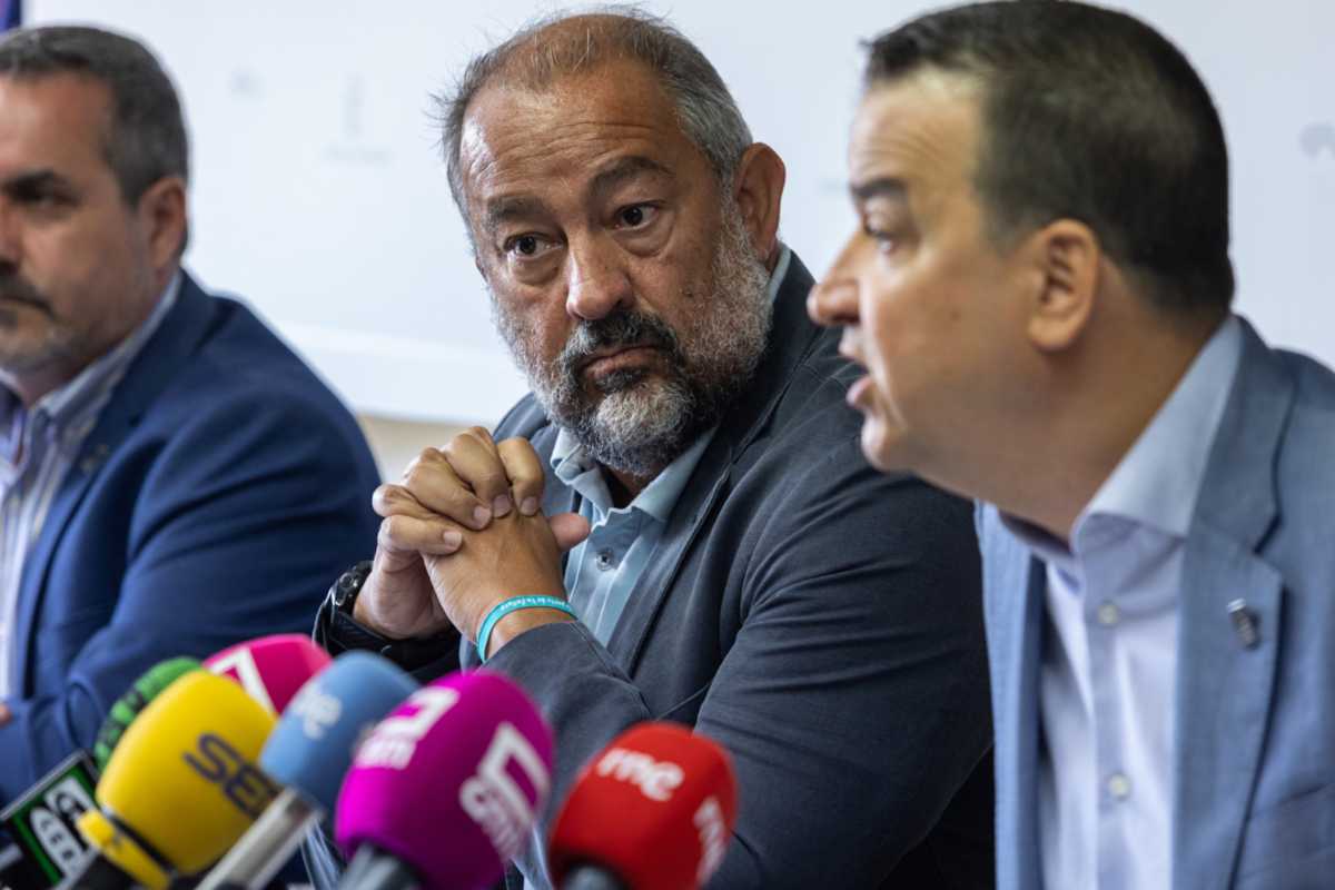 Reunión de Julián Garde (centro) y Francisco Martínez Arroyo.