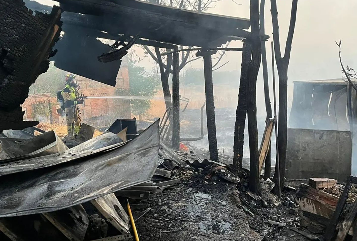 Una de las casetas afectadas por el incendio en el Cerro de los Palos, en Toledo. Foto: Bomberos del Ayuntamiento de Toledo.