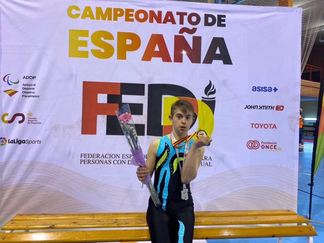 Miguel Pinedo Arce, campeón de España de gimnasia rítmica.