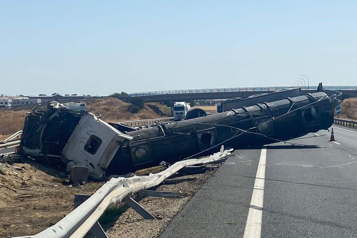 El camión ha volcado en la A-42 a la altura de Yuncos (Toledo).