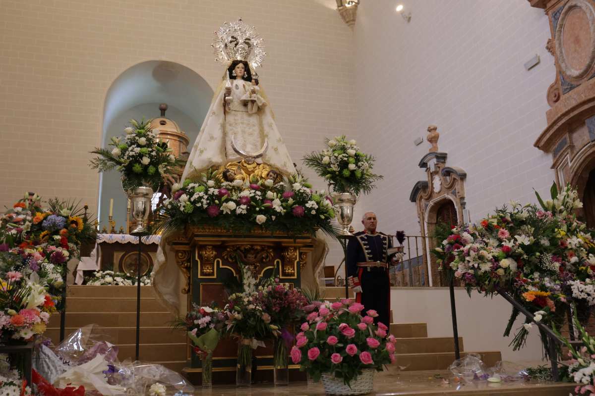 Ofrenda floral Virgen de la Antigua. Guadalajara 
