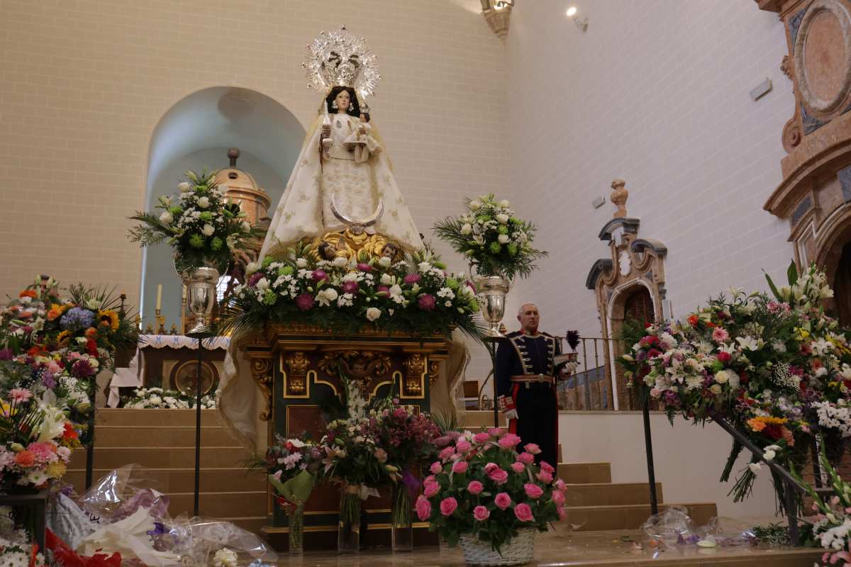 Ofrenda floral Virgen de la Antigua. Guadalajara