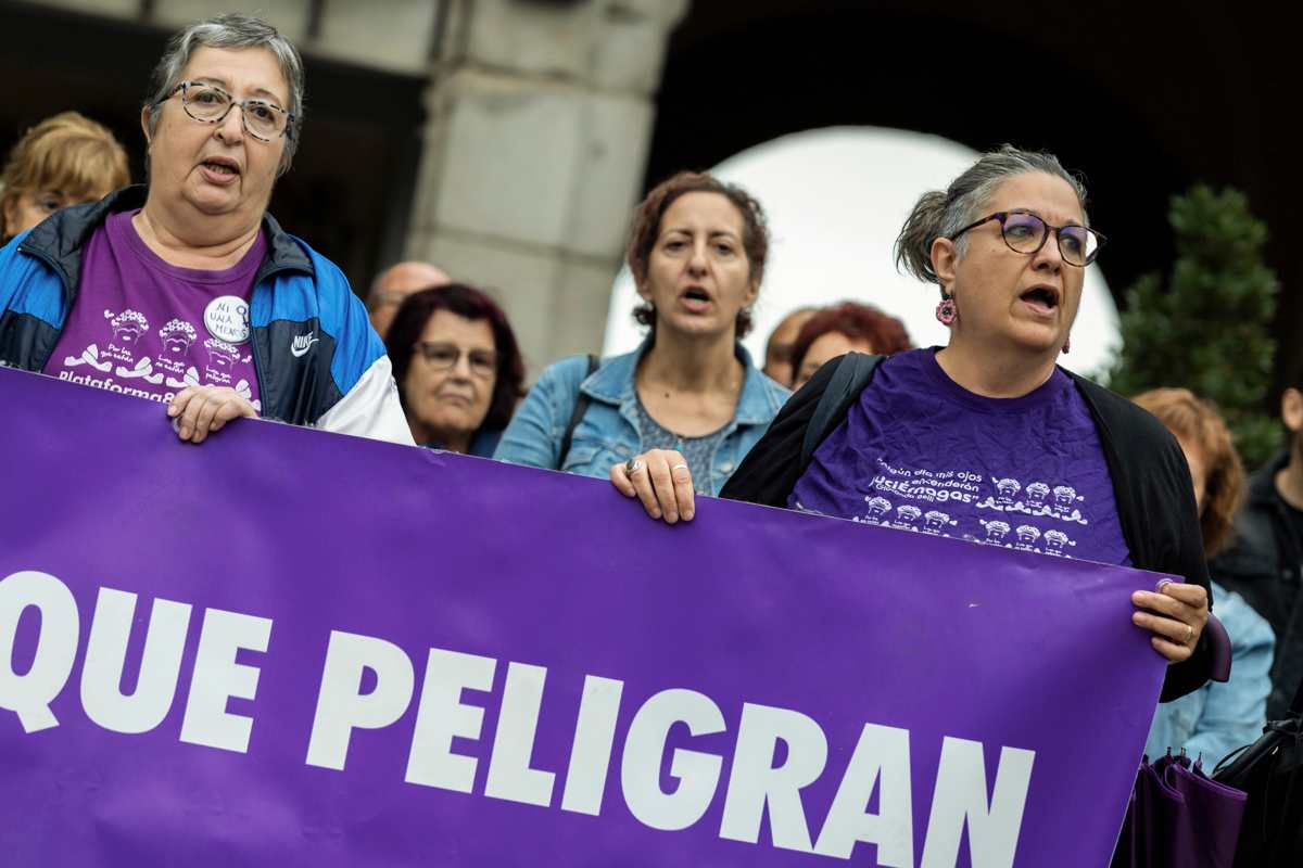 Protesta en Toledo por los últimos crímenes machistas. Foto: EFE / Ángeles Visdómine.