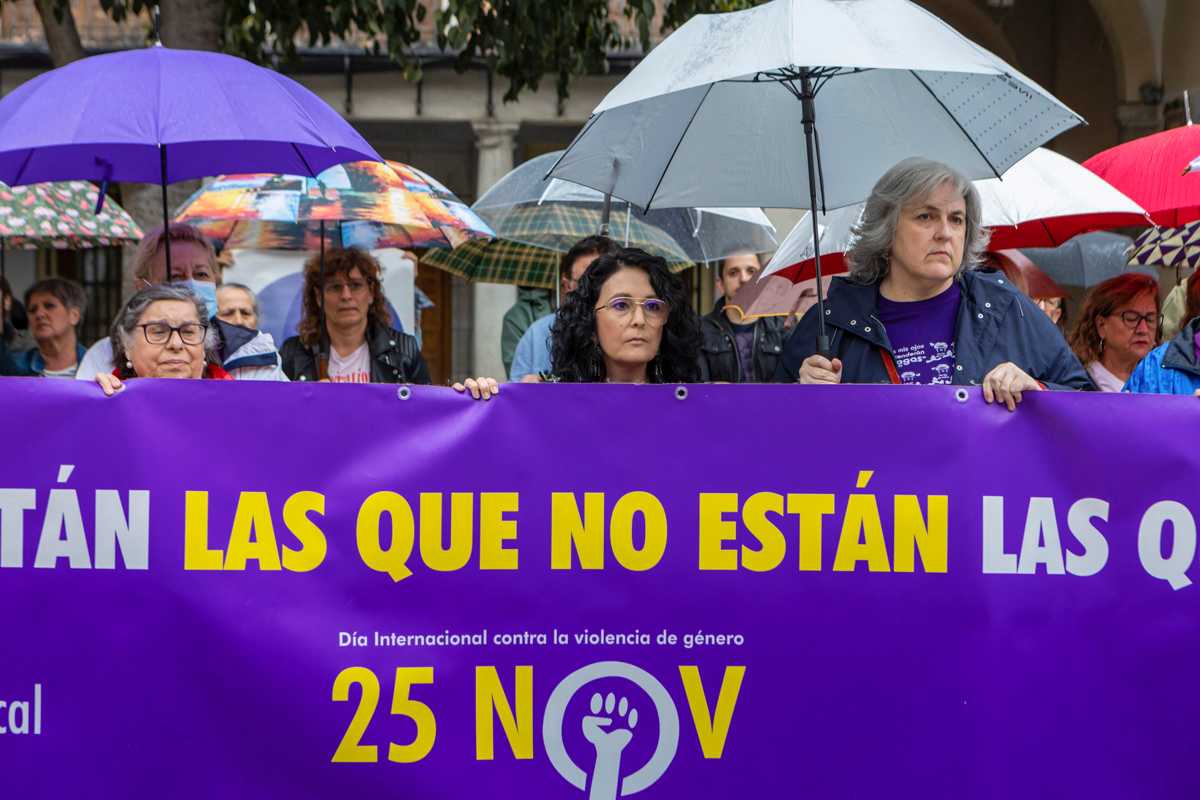 Protesta en Toledo por los últimos crímenes machistas. Foto: EFE / Ángeles Visdómine.