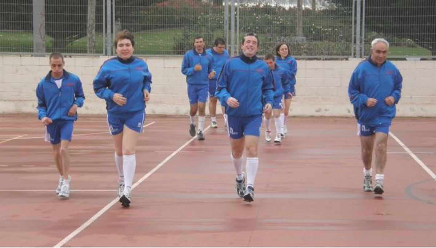 Deportistas del CD Puerta del Vino, en la pista de atletismo. Foto: CD Puerta del Vino.