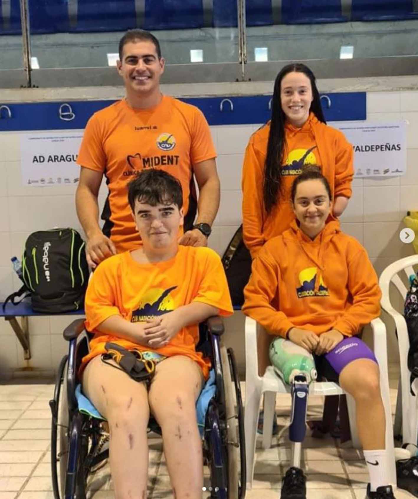 Tres medallas de los tres deportistas del CN Valdepeñas en el último Nacional de natación adaptada. Foto: CN Valdepeñas.