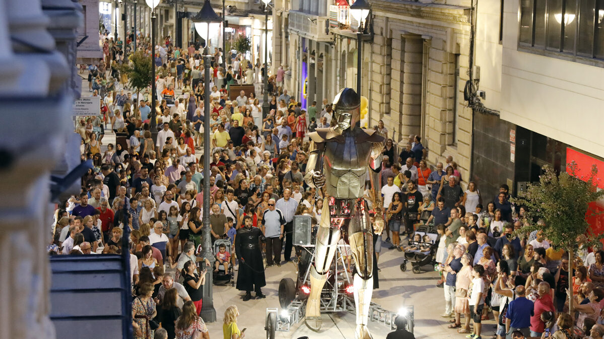 "Aquiles" recorre la nueva calle Ancha. Imagen del Ayuntamiento de Albacete. 