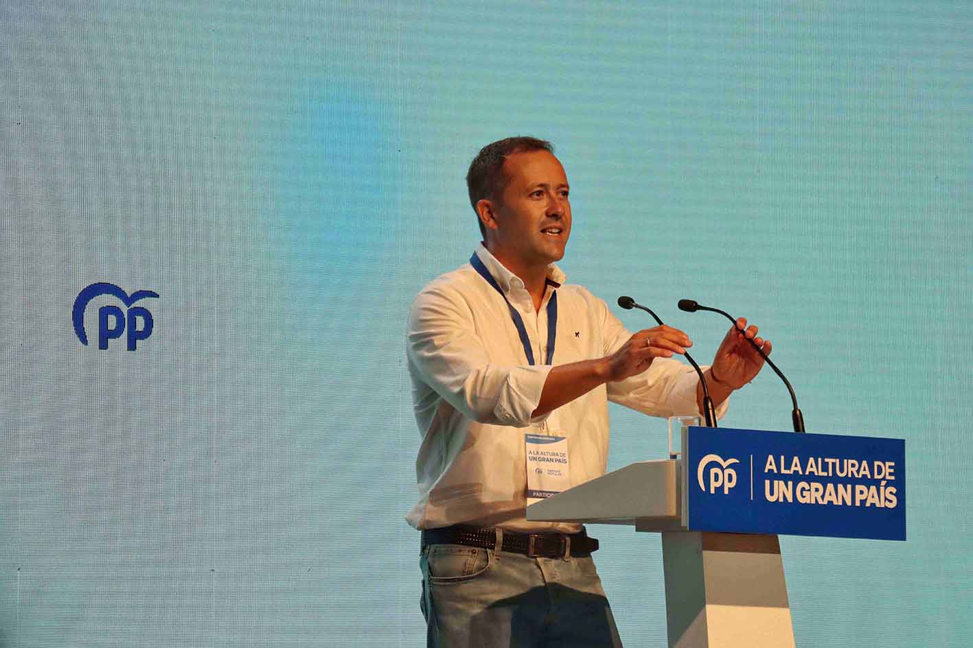 Carlos Velázquez. inaugurando la Interparlamentaria del PP en Toledo.