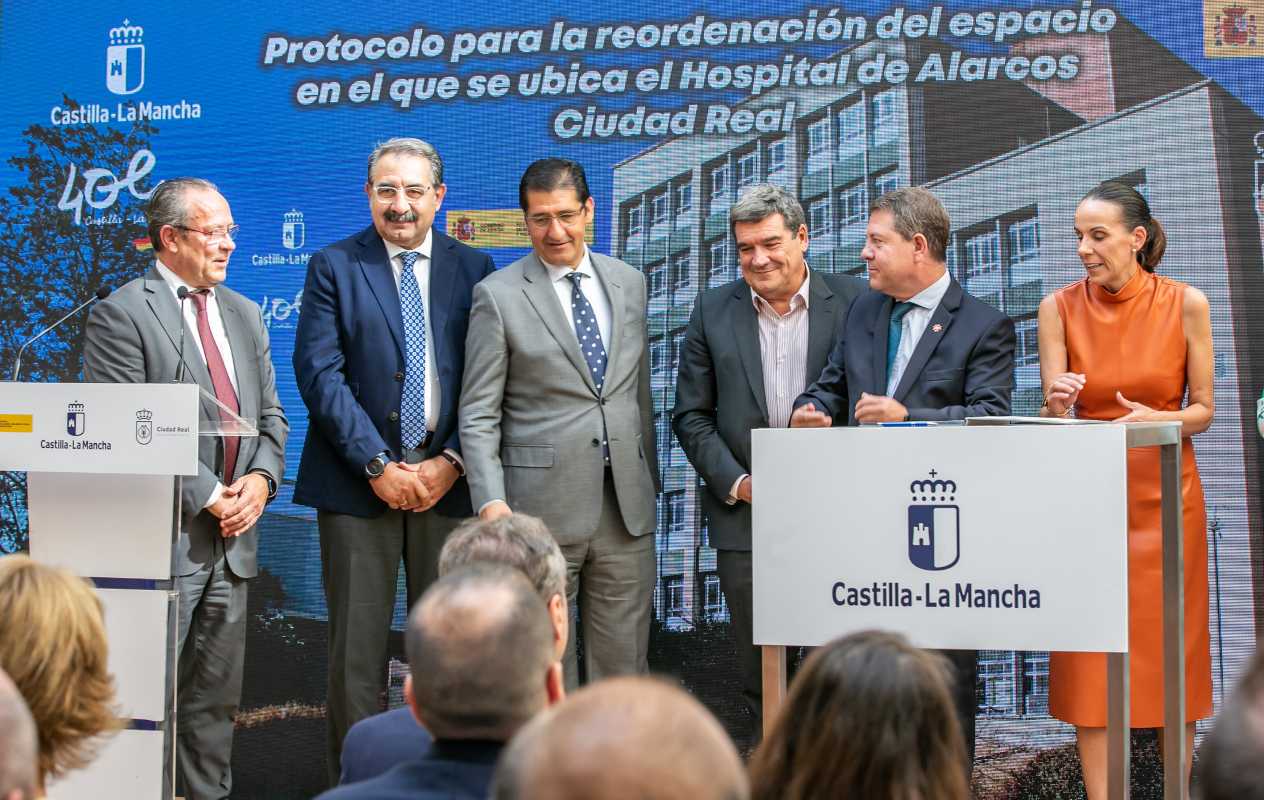 Firma del protocolo para la reordenación del espacio donde se ubica el Hospital de Alarcos.