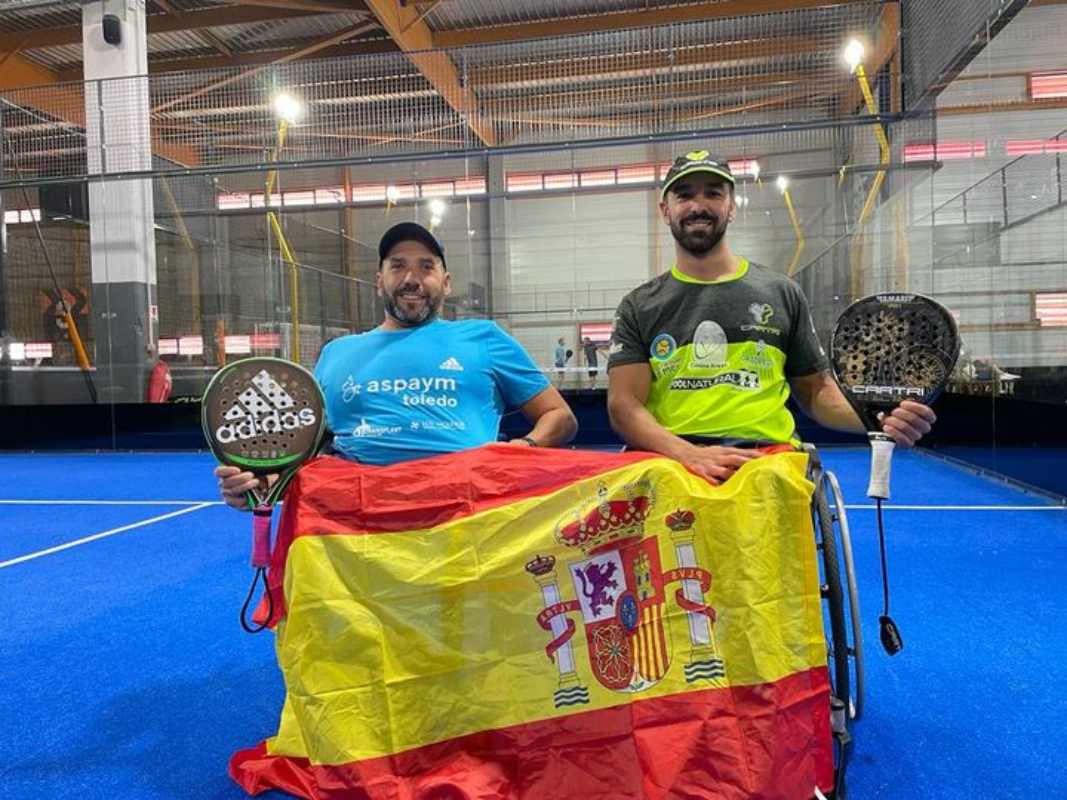 Óscar Agea (izquierda), junto a Coco Bernal, en el I Torneo de Exhibición Internacional celebrado en Mans, que se adjudicaron. Foto: Aspaym Toledo.