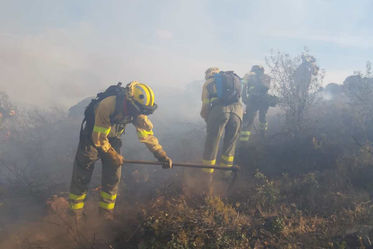 La BRIF de La Iglesuela en las tareas de extinción este sábado por la tarde.