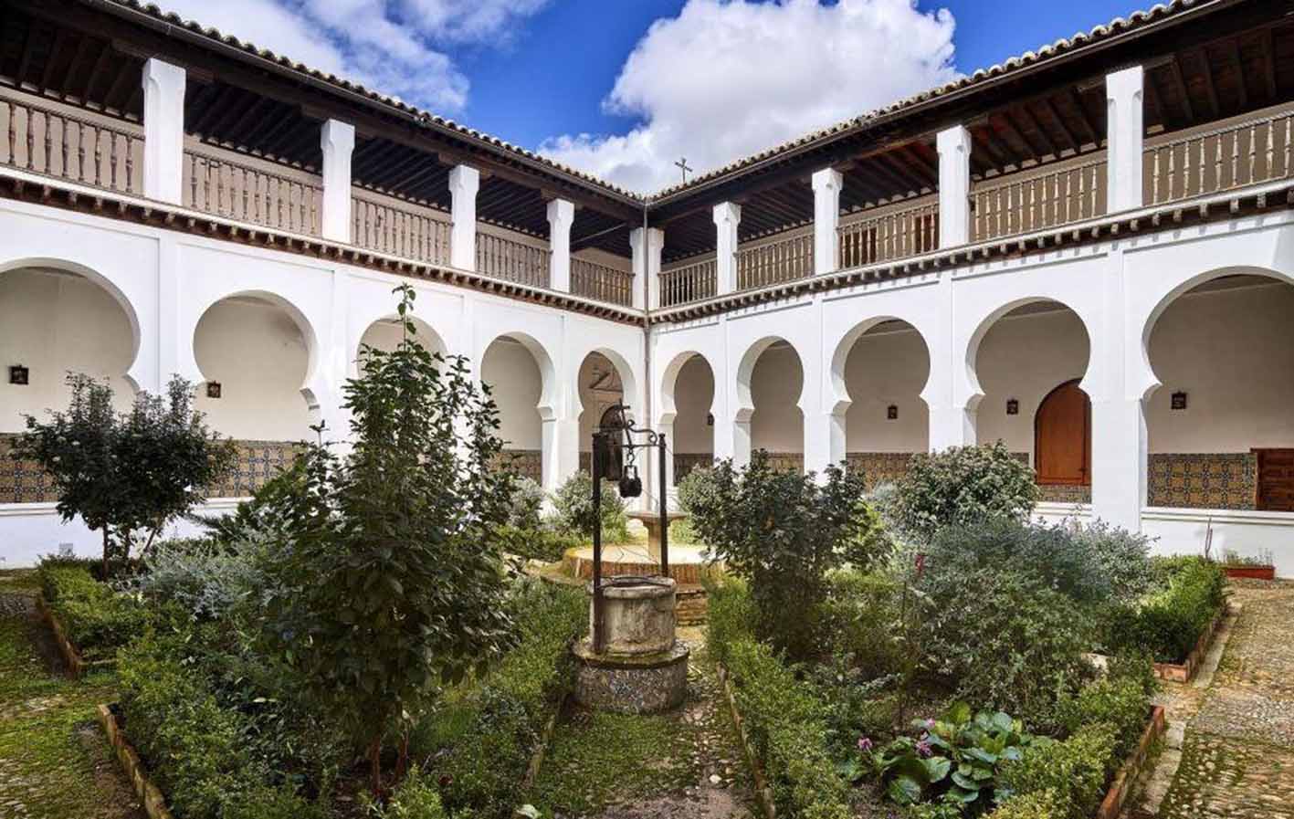 Interior del convento de Santa Clara, en Toledo.