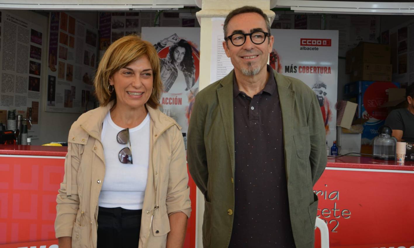 Carmen Juste y Paco de la Rosa durante un desayuno informativo con la prensa en la Feria de Albacete.