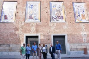La alcaldesa, en la inauguración de los paneles cerámicos en el Teatro Palenque de Talavera.