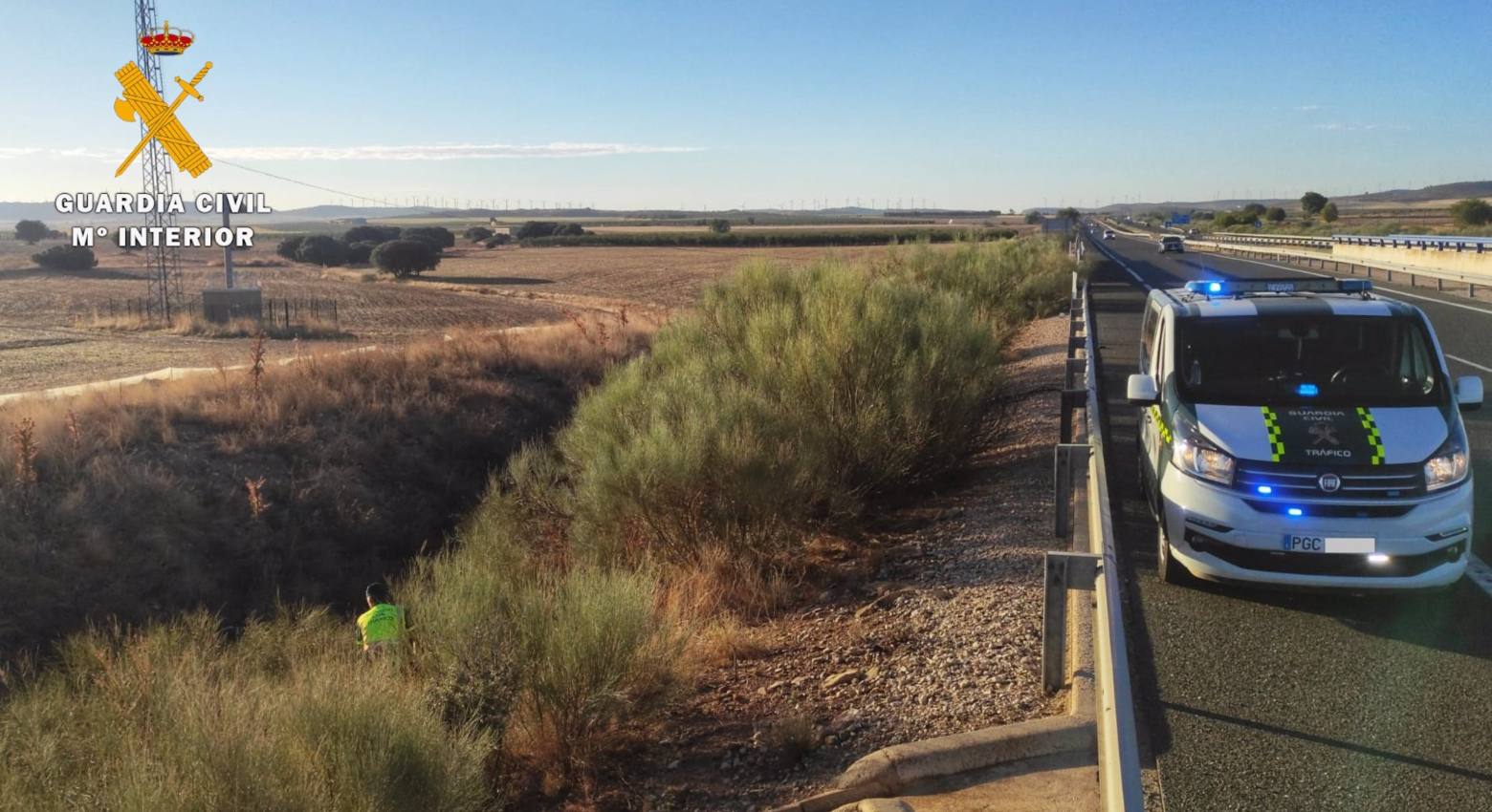 La Guardia Civil de Albacete auxilia a un hombre semiinconsciente en la A-30.