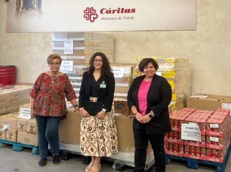 Entrega de la donación a Cáritas Toledo