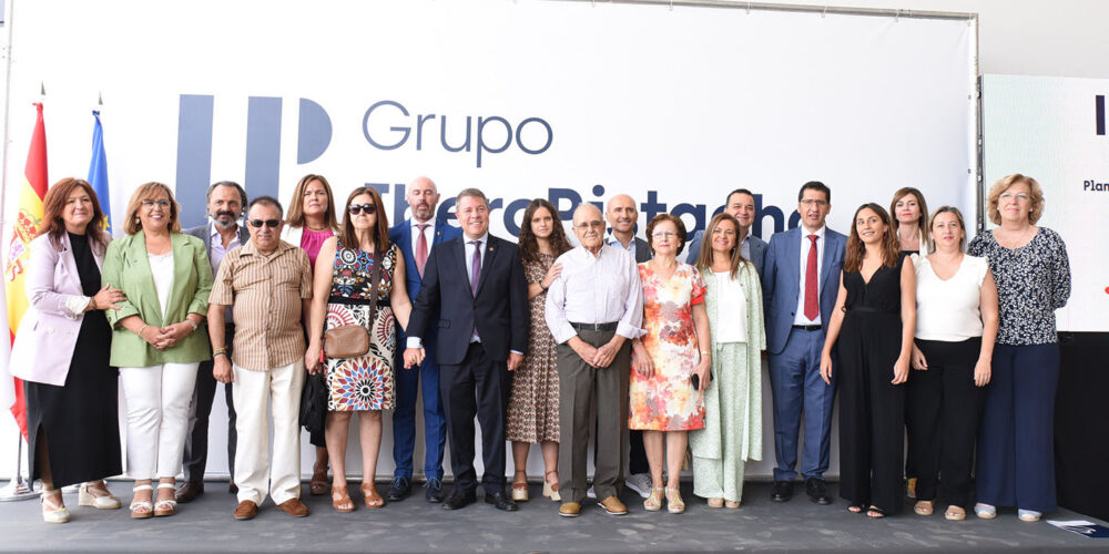 Page, durante la inauguración de una planta de procesado de pistachos en Argamasilla de Alba (Ciudad Real).