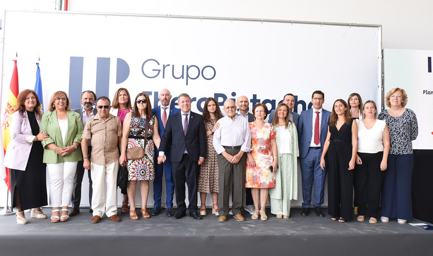 Page, durante la inauguración de una planta de procesado de pistachos en Argamasilla de Alba (Ciudad Real).