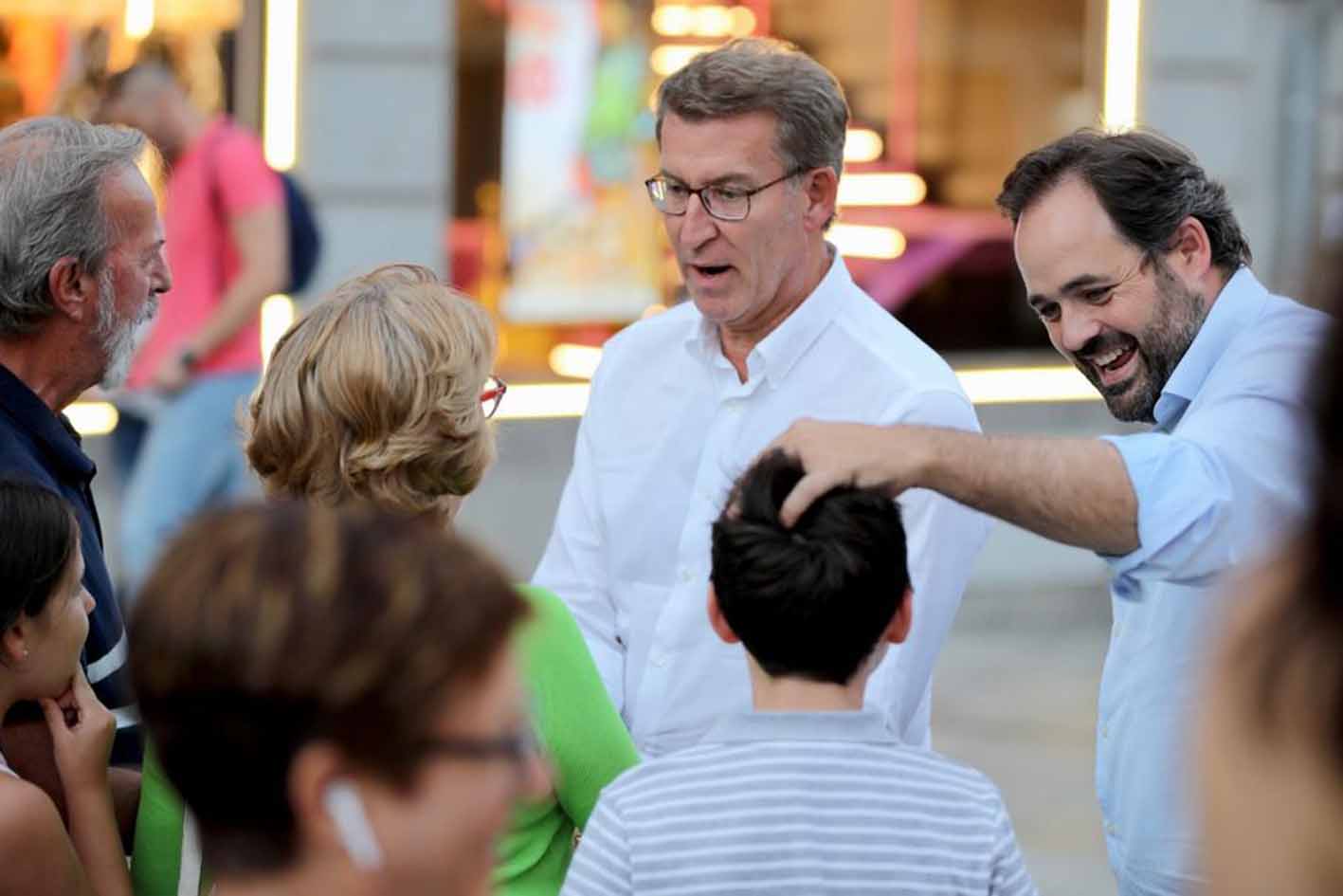 Feijóo y Núñez, de paseo por el casco histórico de Toledo.