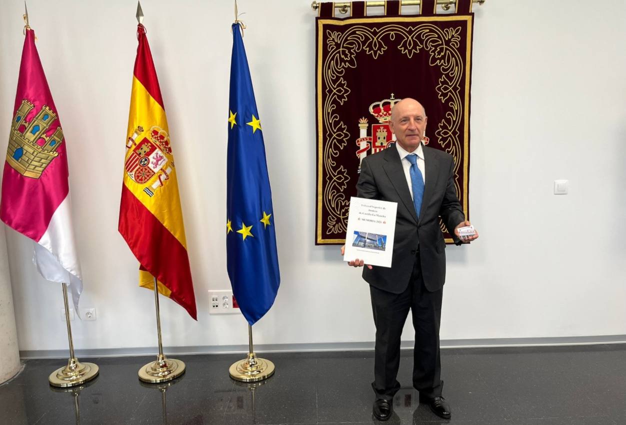El presidente del TSJCM, Vicente Rouco, presenta la memoria judicial del año 2021 en la Ciudad de la Justicia de Albacete.