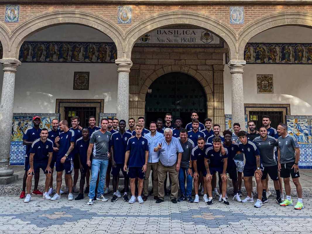 La "familia" del Talavera, el día del ofrecimiento a la Virgen del Prado.