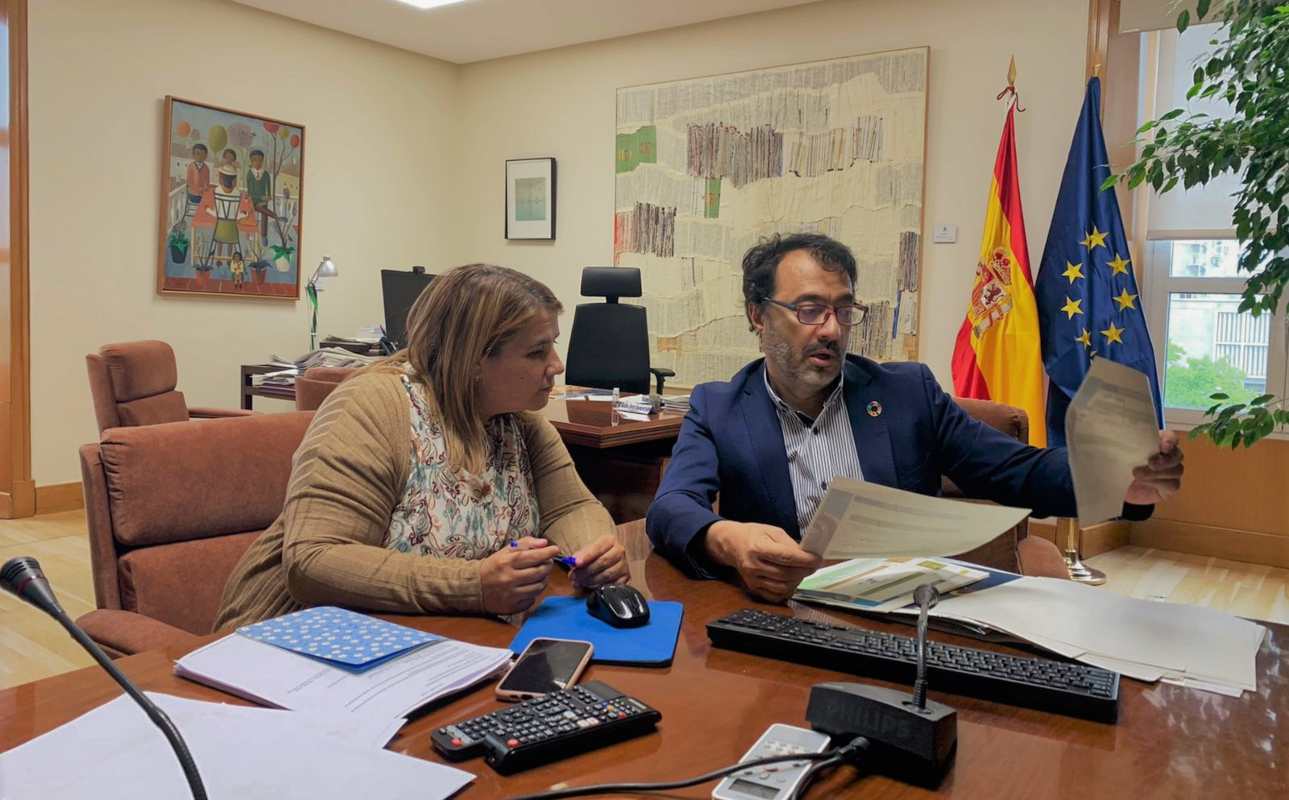 Reunión de la alcaldesa de Talavera, Tita García-Élez, con el subsecretario para la Transición Ecológica y el Reto Demográfico, Miguel González Suela.