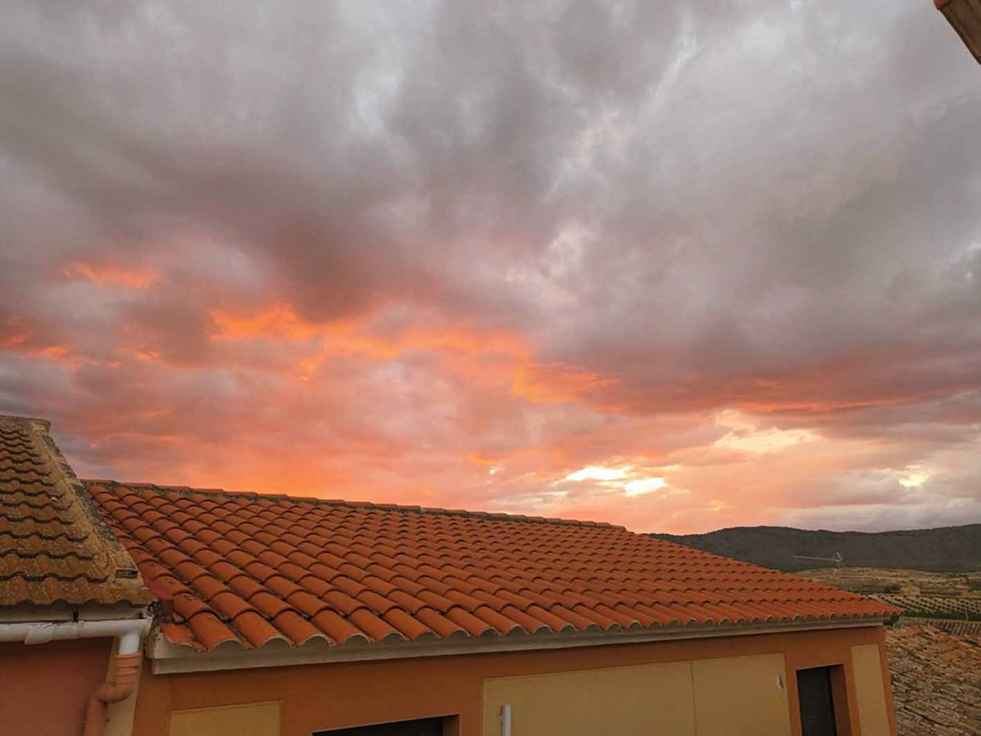 Atardecer de ayer viernes en Tobarra (Albacete). Foto: @MeteoHellin.