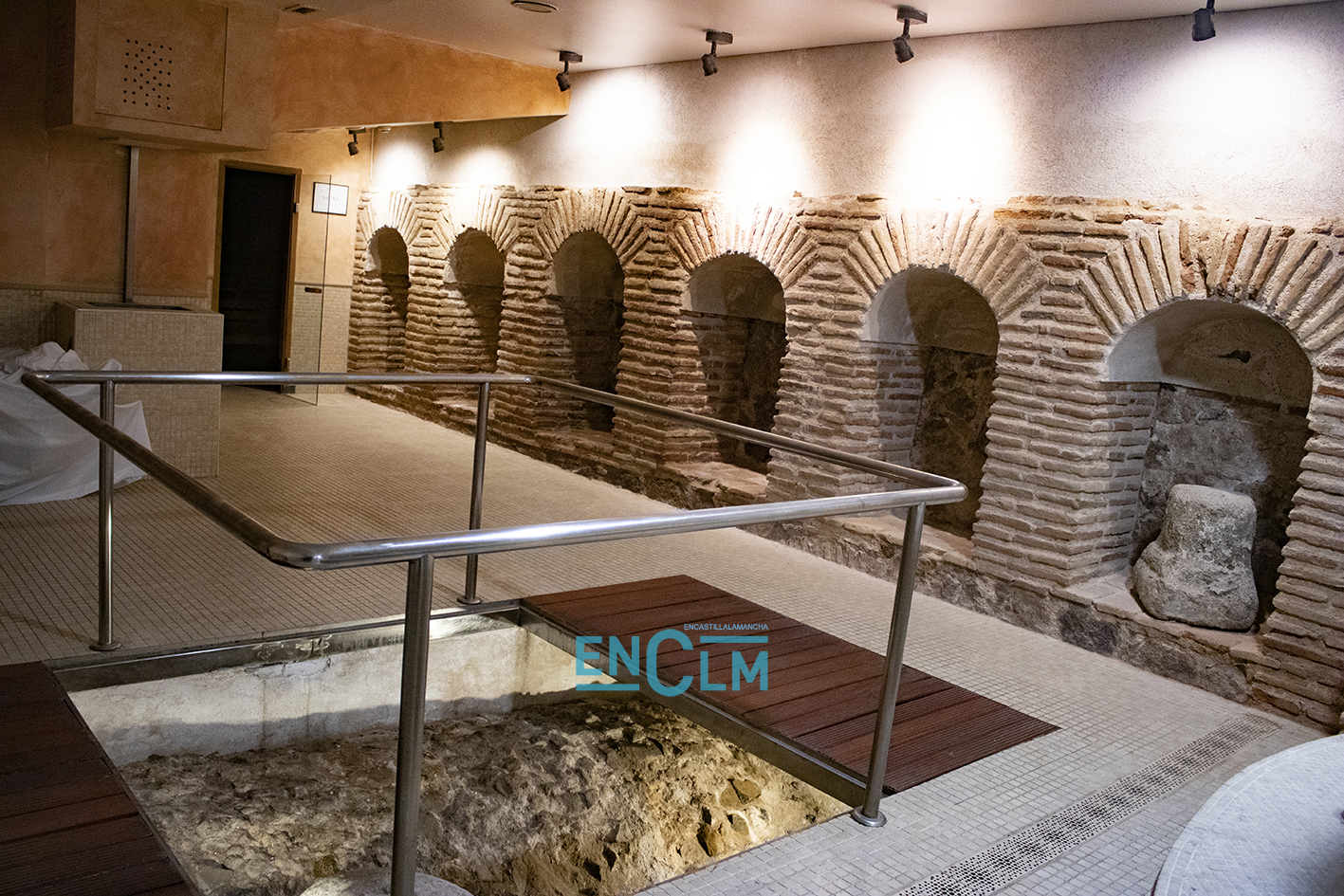 Restos arqueológicos en el SPA del hotel Eugenia de Montijo. Foto: Sara M. Trevejo.