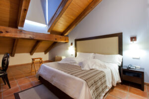 Una de las habitaciones del Hotel Convento del Giraldo.
