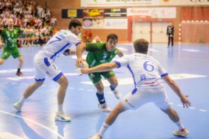 Un lance del partido entre el REBI Cuenca y el Cisne. Foto: Asobal (J. A. Lillo).