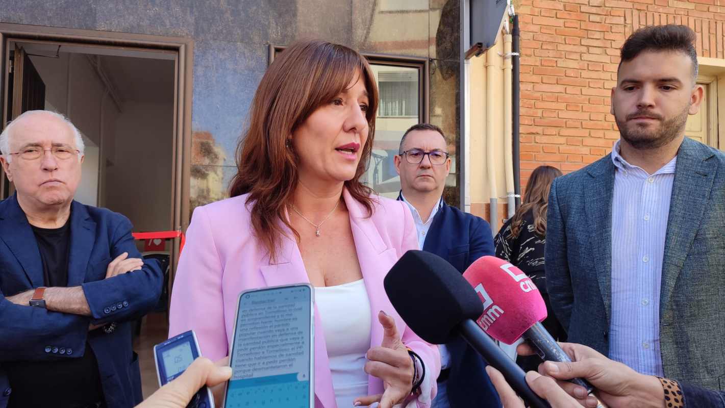 Blanca Fernández estuvo en la inauguración de la Casa del Pueblo del PSOE en Porzuna.