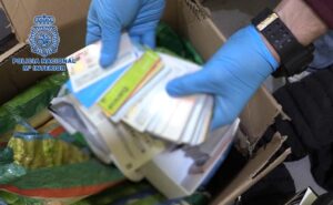Estafa con tarjetas de crédito.